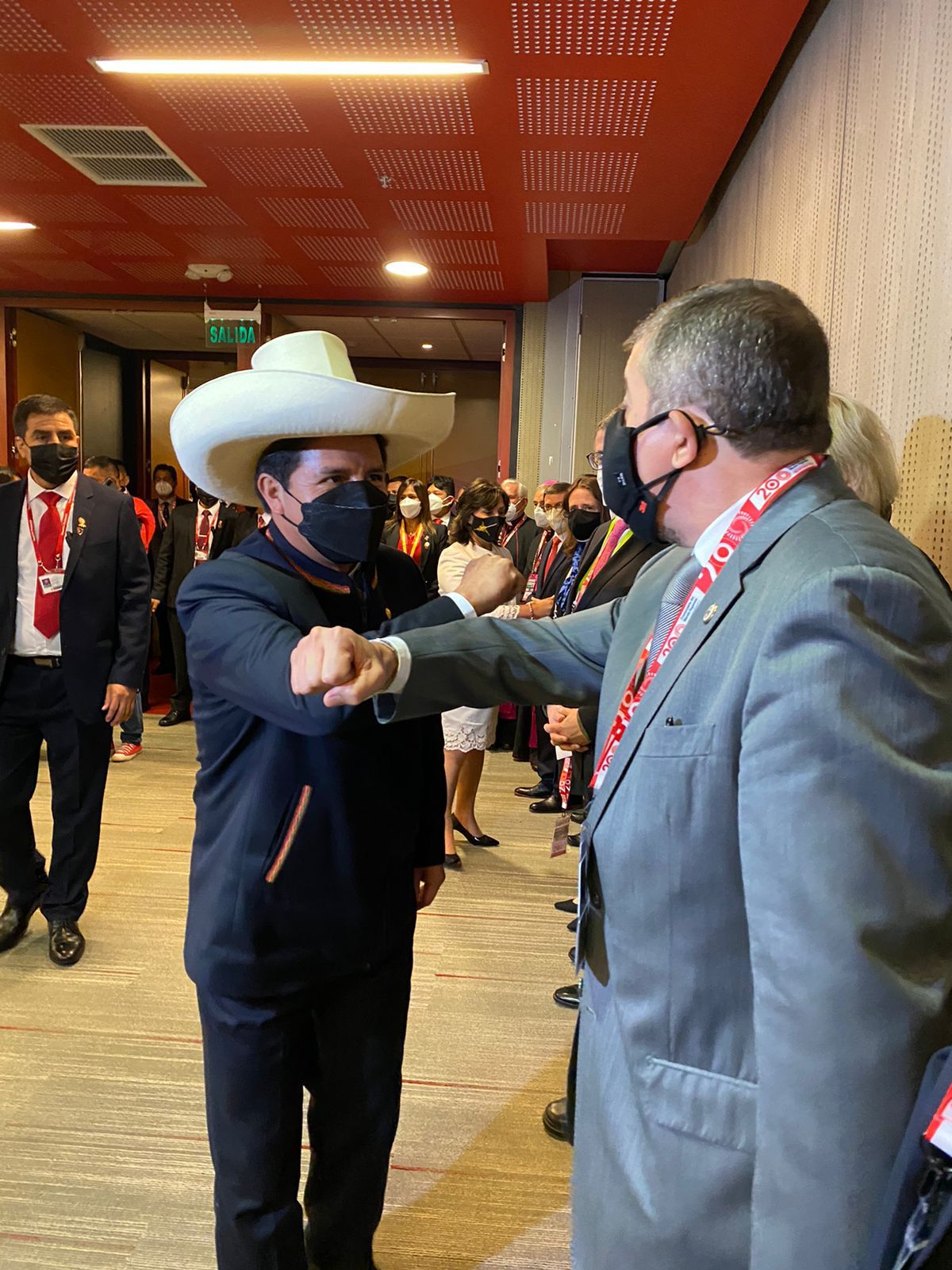 Representante de la OEA en Peru saluda al Presidente Pedro Castillo en dia de asuncion del mando junto al Cuerpo Diplomatico(28 de julio de 2021)
